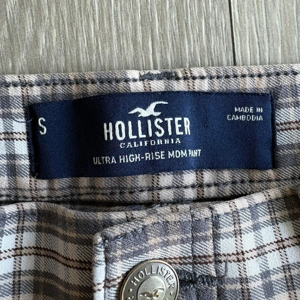 Hollister Ultra High-Rise Mom Pant Size S Plaid Grey Tan White Tapered Trousers